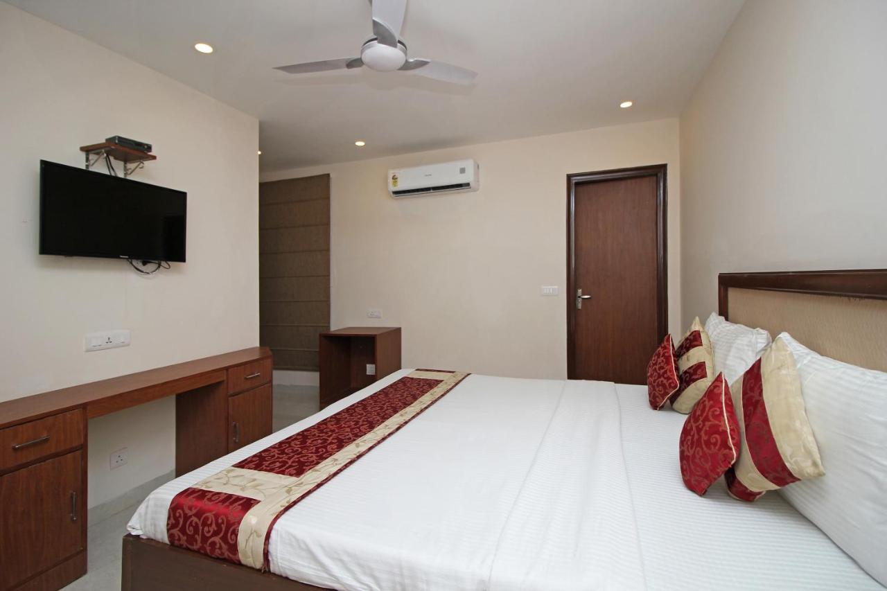 Oyo Hotel Blu Pebbles Near Delhi Airport 新德里 外观 照片