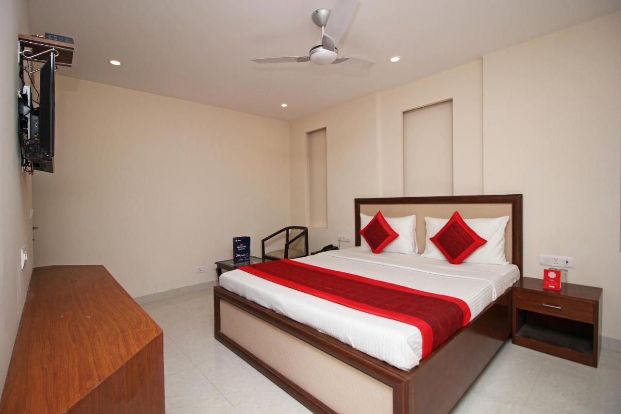 Oyo Hotel Blu Pebbles Near Delhi Airport 新德里 外观 照片