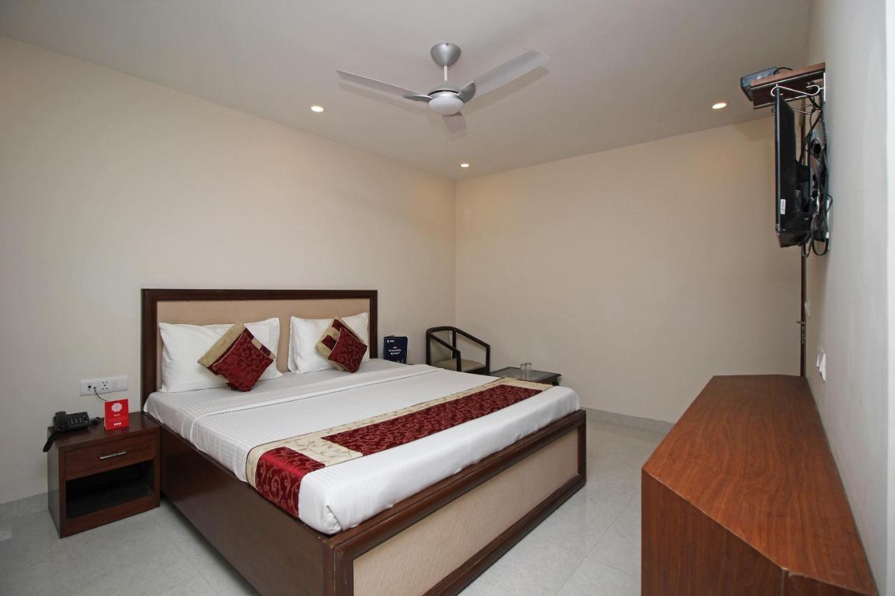 Oyo Hotel Blu Pebbles Near Delhi Airport 新德里 外观 照片