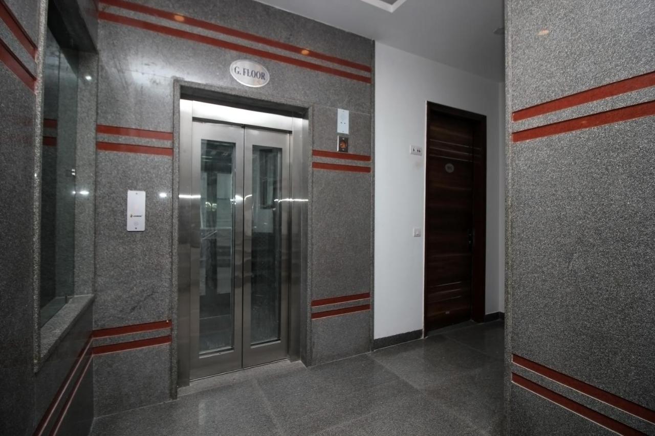 Oyo Hotel Blu Pebbles Near Delhi Airport 新德里 外观 照片
