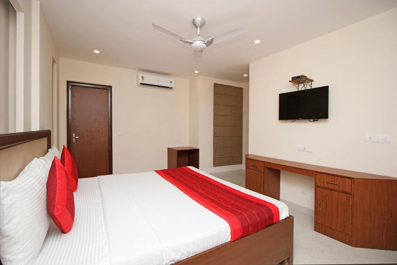 Oyo Hotel Blu Pebbles Near Delhi Airport 新德里 外观 照片