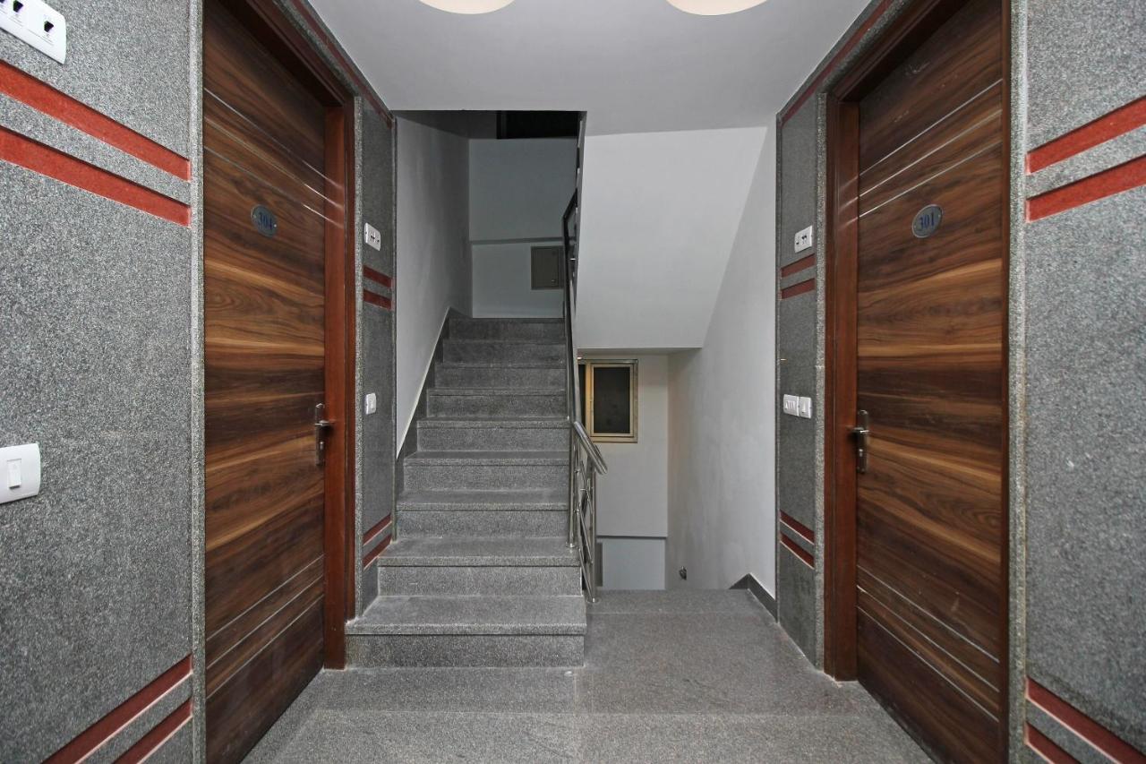 Oyo Hotel Blu Pebbles Near Delhi Airport 新德里 外观 照片
